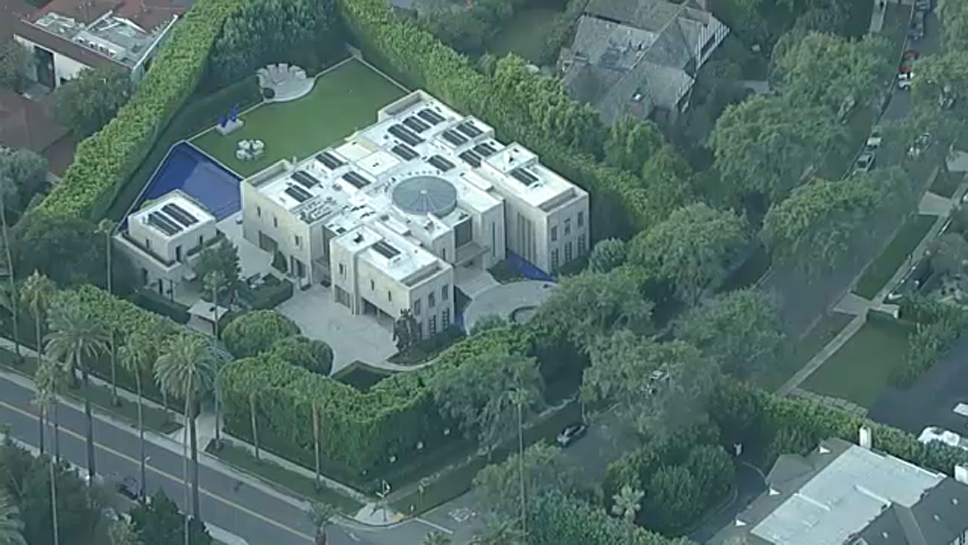 FBI serves search warrant tied to Eric Swalwell investigation at mansion in Beverly Hills
       — Massapequa Community news