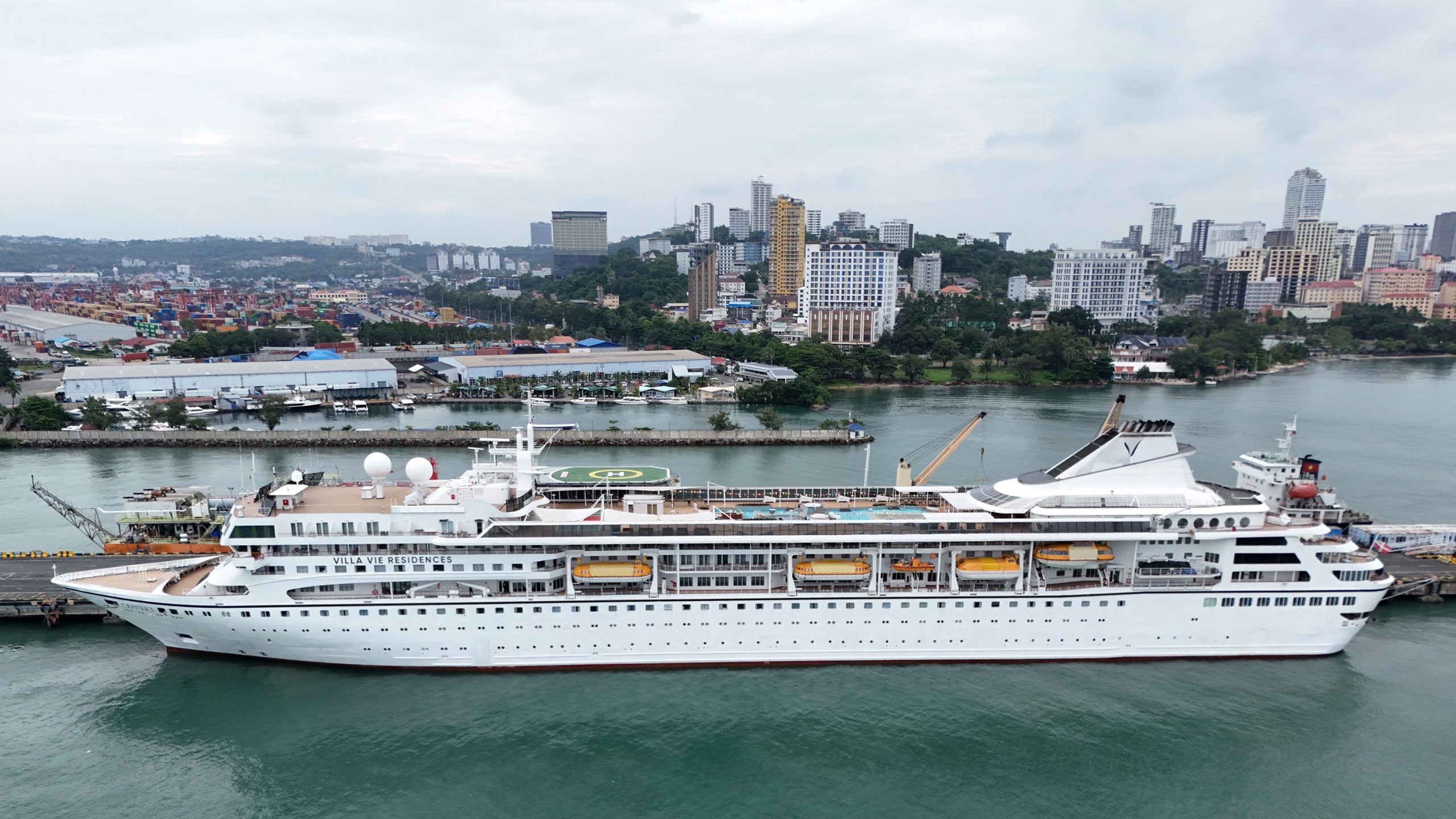 US cruise ship strands over 200 passengers because it can't afford fuel — Massapequa Community news