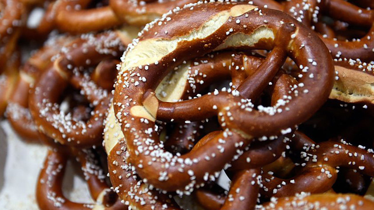 Students served pretzels covered in oven cleaner, lawsuit claims — Massapequa Schools news